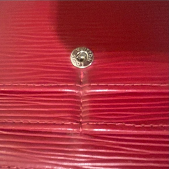 LV EPI wallet with a sleek Designer Women's Clutch - Picture 5 of 8